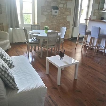 Entre Estuaire Et Citadelle Apartment Бле Екстериор снимка